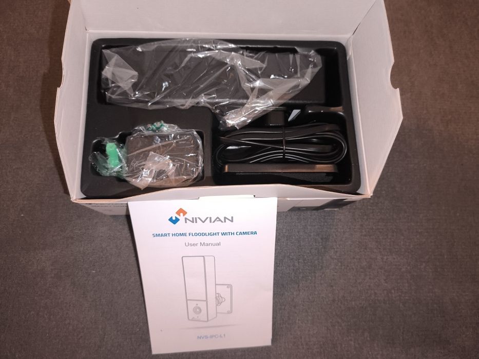 Câmara Wi-Fi Nivian Full HD com Luz e Sensor