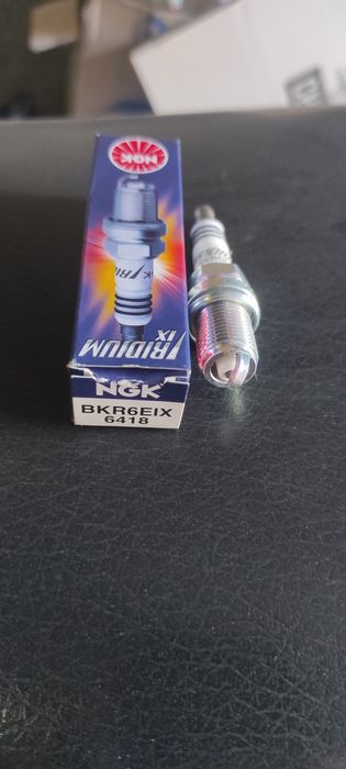 Свечи зажигания иридиевые NGK BKR6EIX  6418 новые 6шт.