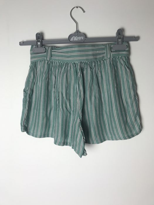 Zielone krótkie spodenki piżamowe z wysokim stanem, z paskiem Etam