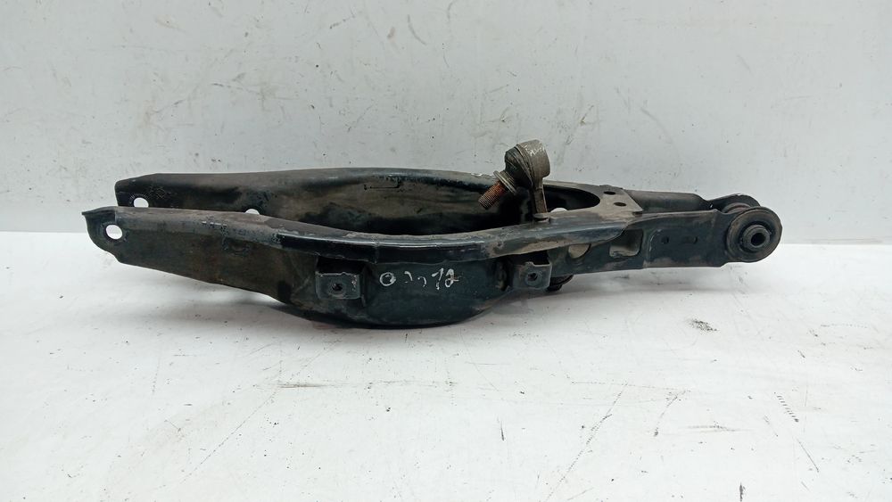 Braço de suspensão trás direito TOYOTA Avensis Wagon (_T27_)