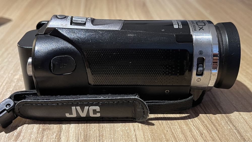 Продам WiFi Full HD відеокамеру JVC GZ-EX 315BE, 2 акумулятори