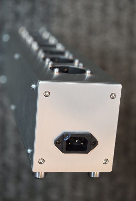 Listwa zasilająca audio silver.