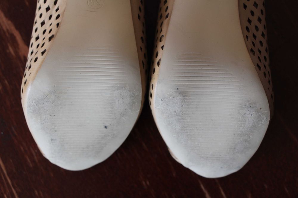 Beżowe buty na obcasie, r. 35