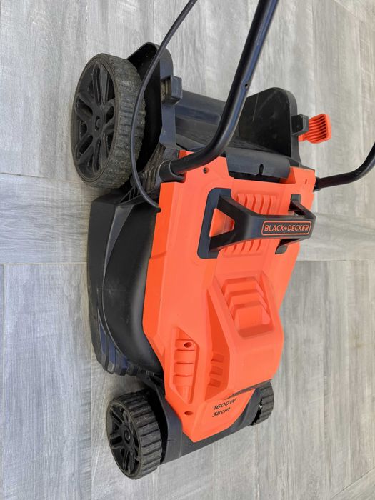 Cortador de relva elétrico Black+Decker 1600W 38cm