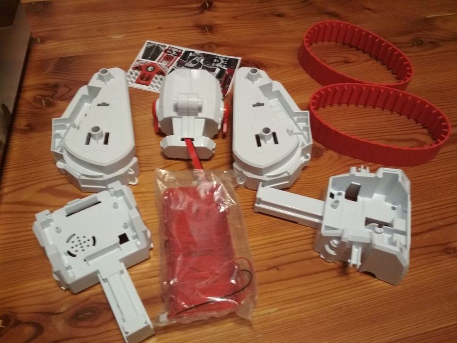 Clementoni Evolution Robot do złożenia sterowany smartfonem