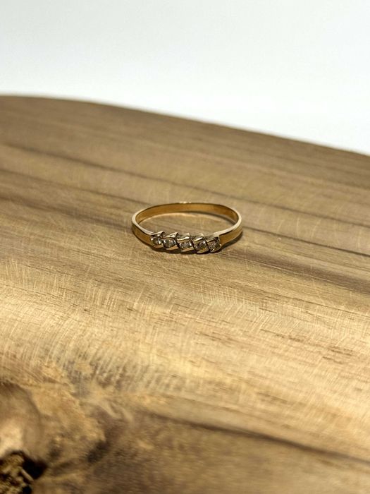 Złoty pierścionek z cyrkoniami r.17 1,34g p.585