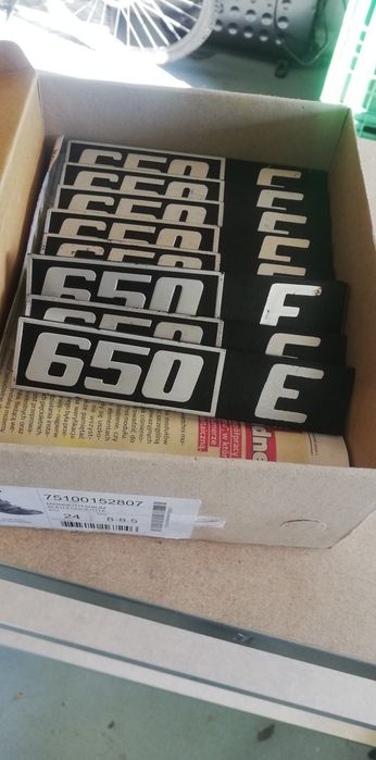 Fiat 126p emblemat na tylną klapę 650 E oryginalny nowy