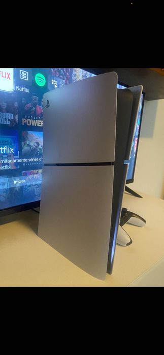 Ps5, 6 meses tem a ps5 basicamente nova, aceito dinheiro em mão, menos de 300 € não negociável