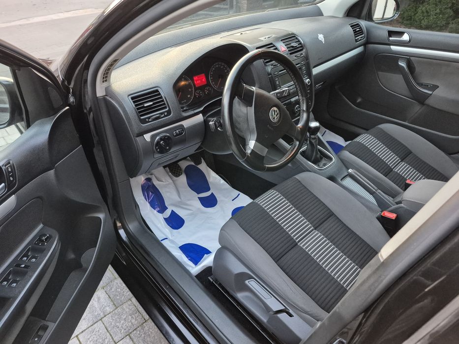 Vw Golf V 1.6 102KM MPI 8v  Benzyna Klima 8xPoduszka Esp Alufelgi