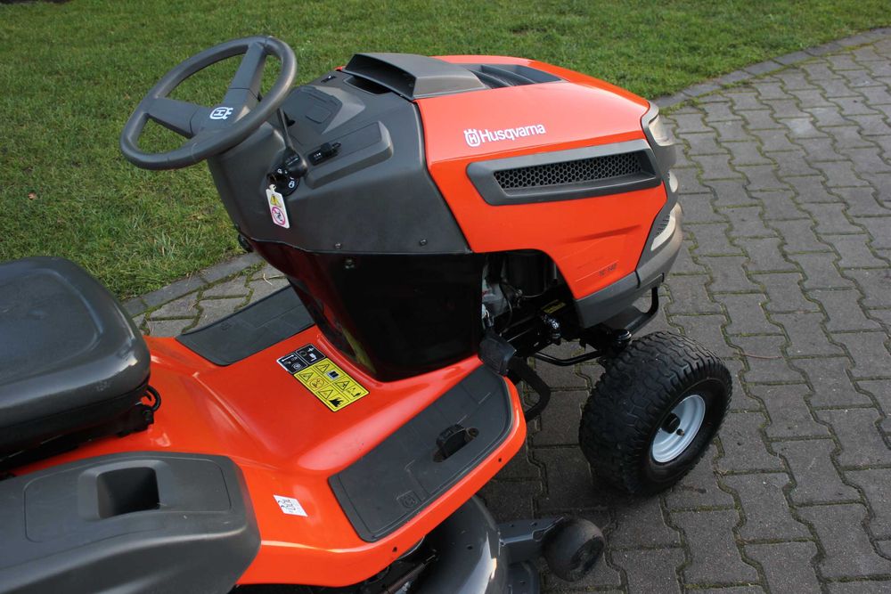 Husqvarna Tc 142  V2 TRAKTOREK Kosiarka Brigss & Stratton