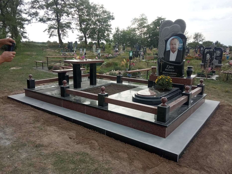 Памятники Ружин  .Вироби з граніту. Пам'ятники, стільниці, підвіконня