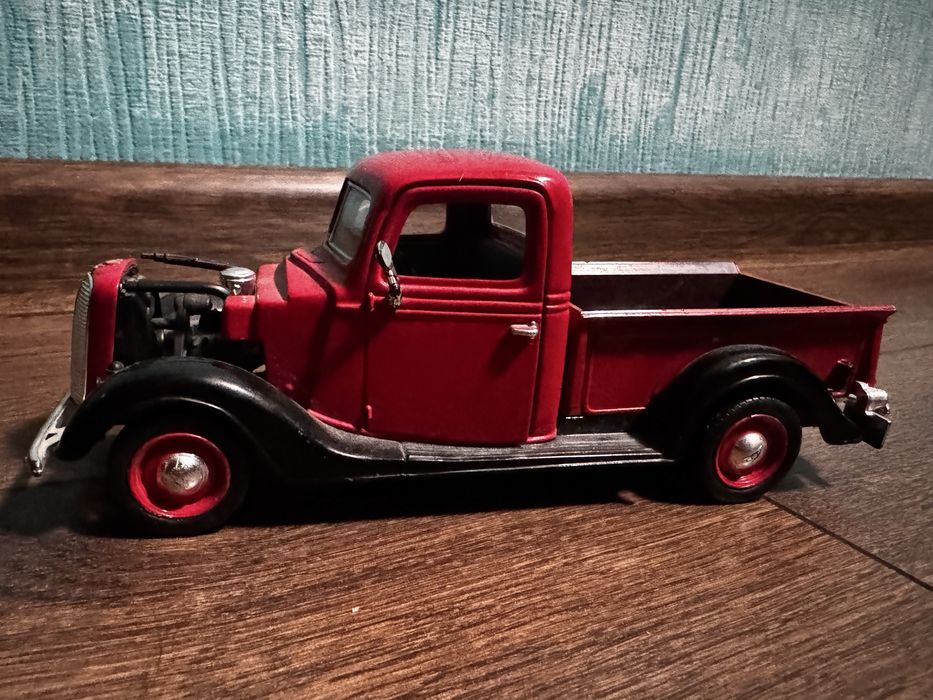 Машинка моделька 18 см