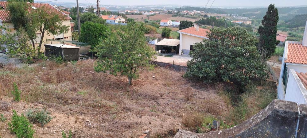 Terreno Urbano 491 m² na Marteleira – Estudo p/ Moradia 300 m² (Lourinhã)