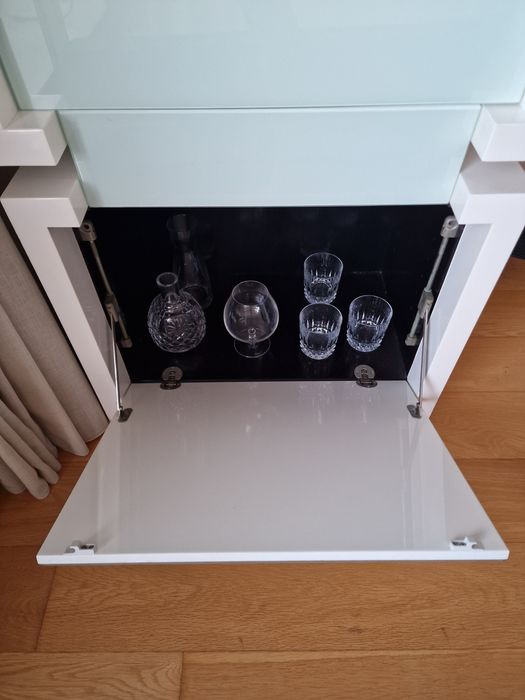 Bar suspenso lacado brilhante