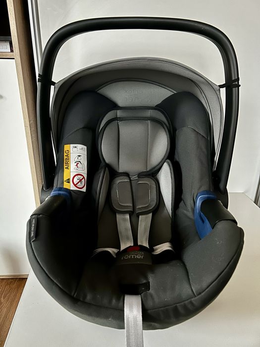 Fotelik z bazą britax romer