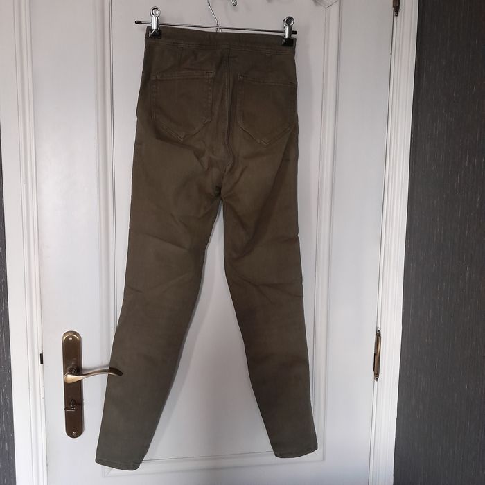 Calças skinny elásticas caqui