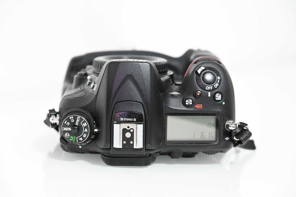 Máquina Fotográfica Reflex DSLR Nikon D7200 Corpo + Grip + 3 Baterias