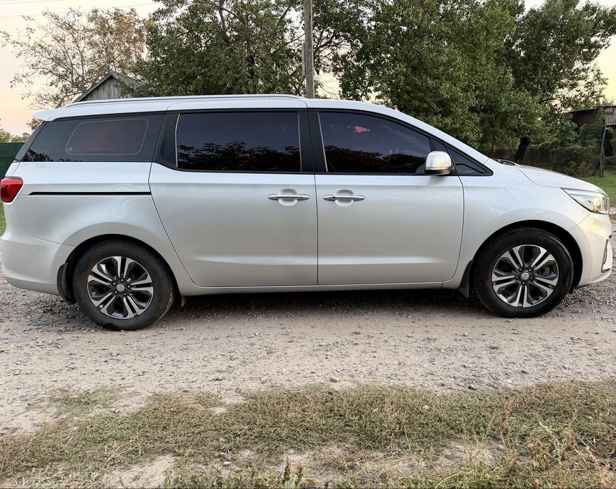 Продам Kia Carnival 2018 року