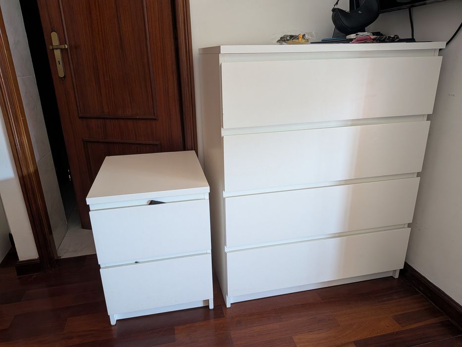 Conjunto Cómoda 4 Gavetas + Mesa de Cabeceira 2 Gavetas IKEA MALM – Branco