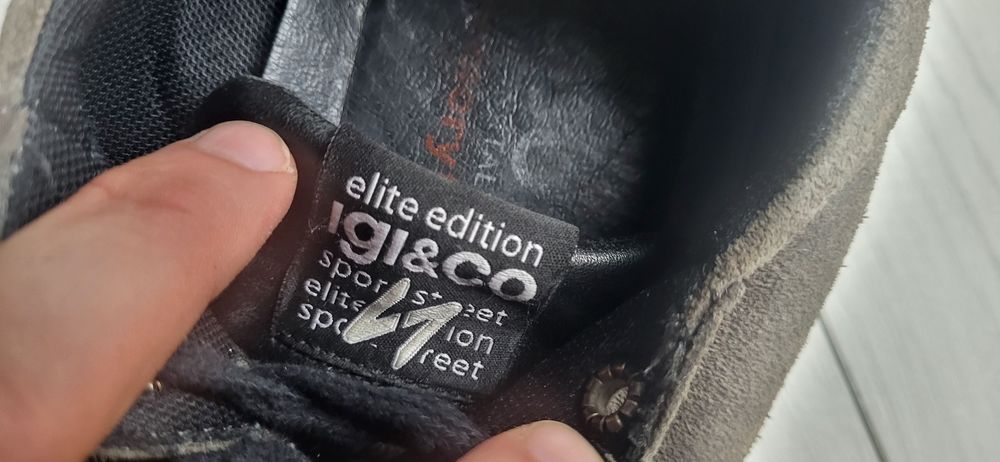 Buty zamszowe Igi&Co - włoskie męskie bardzo dobry stan rozmiar 44