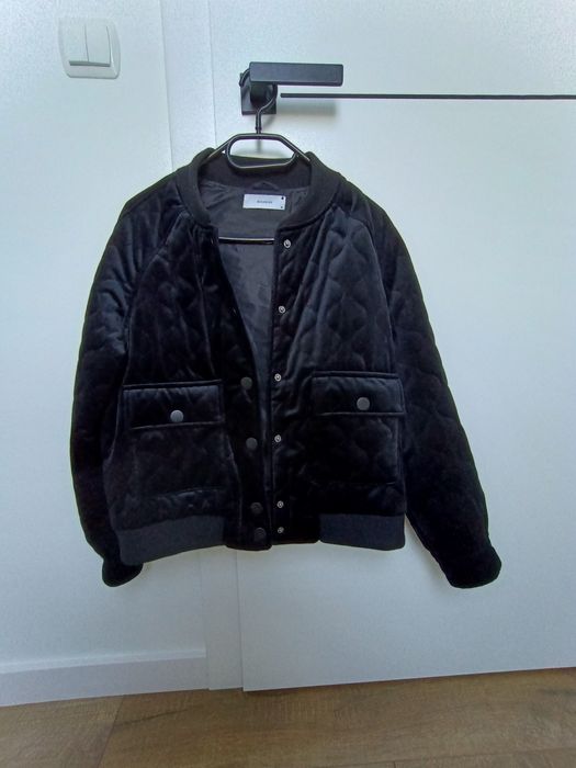 Czarna bomberke damska Reserved M