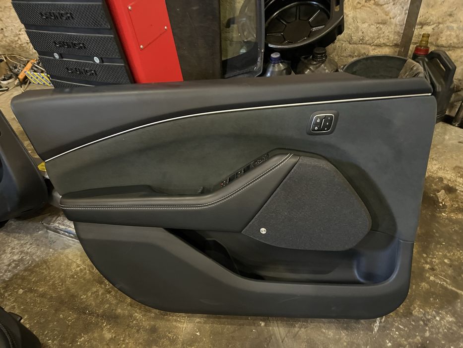 mustang much-e салон GT Perfomance