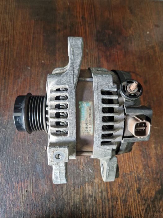 Генератор Toyota Corolla