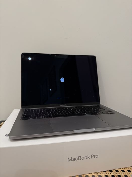 MacBook Pro intercore i5 z touchbar