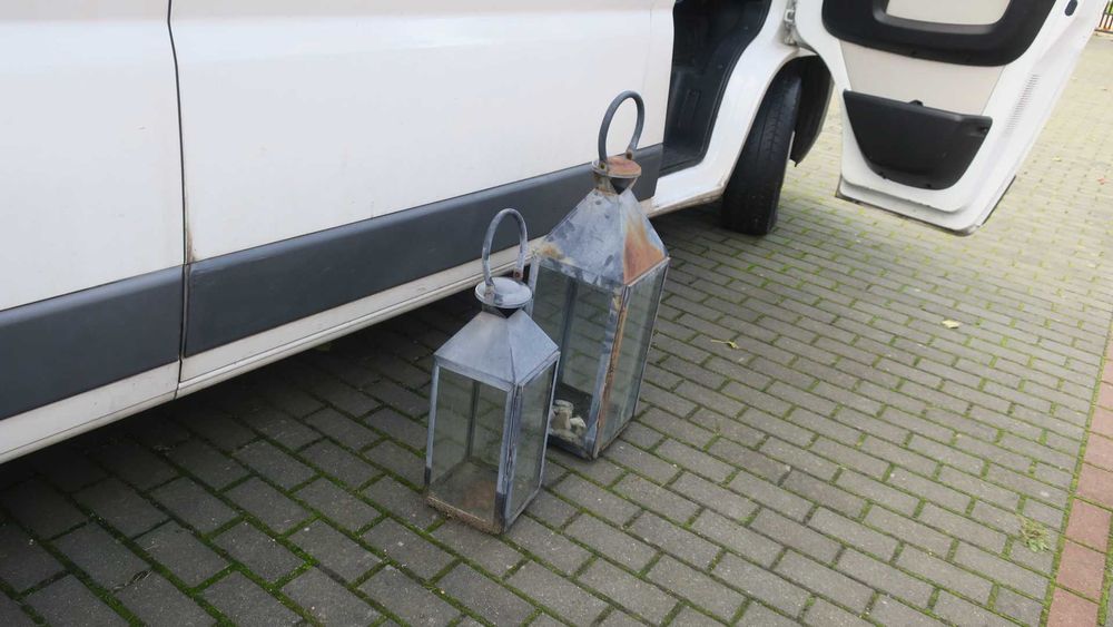 Duże lampy metalowe na świecę - 2 sztuki