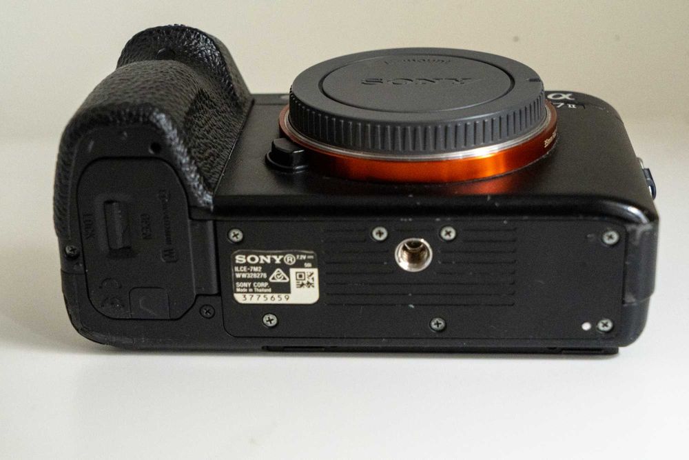 Sony A7-II em bom estado, com comando remoto RMT DSLR-2