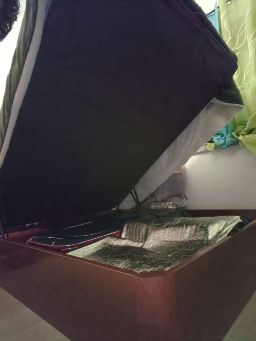 Cama de casal - Somier com arrumação + colchão