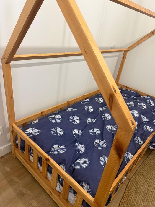 Cama montessori criança