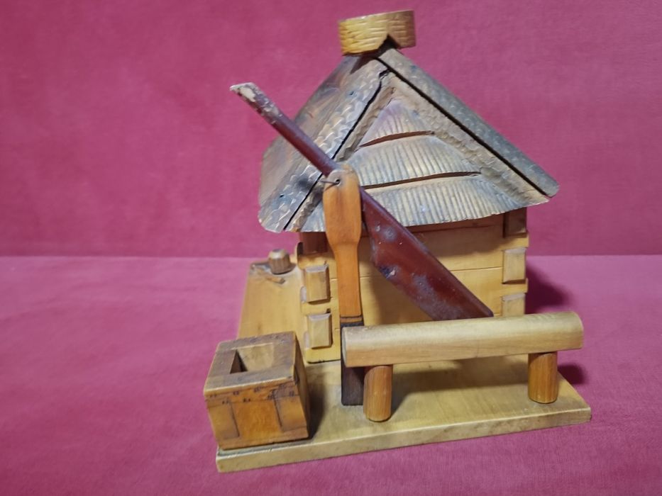 Дерев'яна хатинка