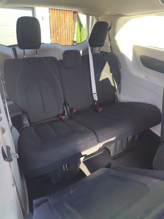 Wynajem Chrysler Pacifica 7 osobowy bus