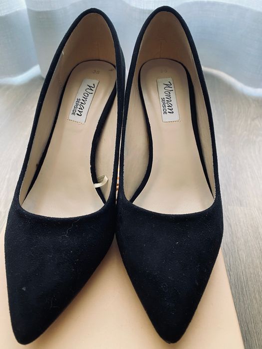 Sapatos salto pretos