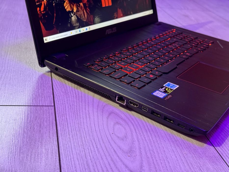 Игровой Asus ROG GL753 17FHD I7-7700HQ GTX1050 8Gb SSD256Gb.