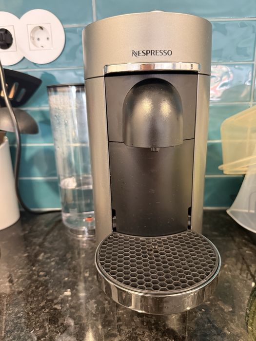 Máquina café Nespresso Vertuo Plus