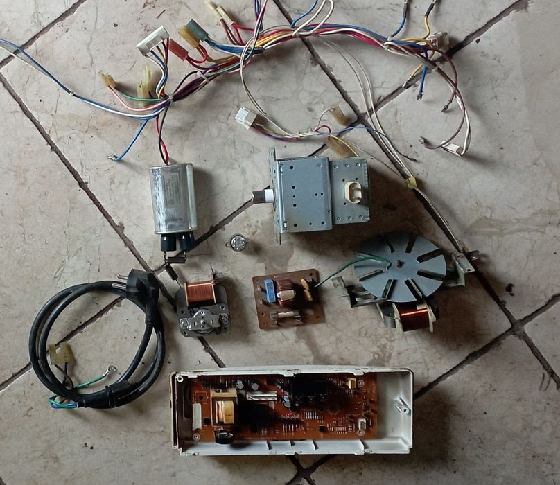 Запчасти к микроволновке ,