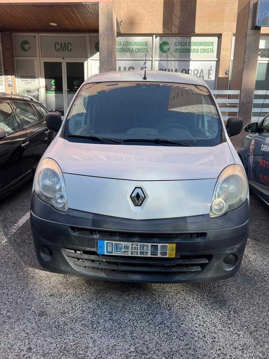 Renault Kangoo 2010 1.5 DIESEL — 1.500 € — AVARIADA / NÃO CIRCULA