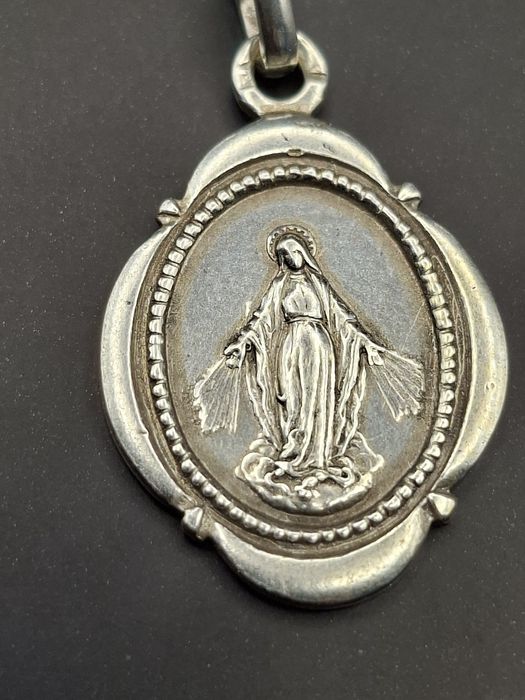 Zawieszka z matką boską