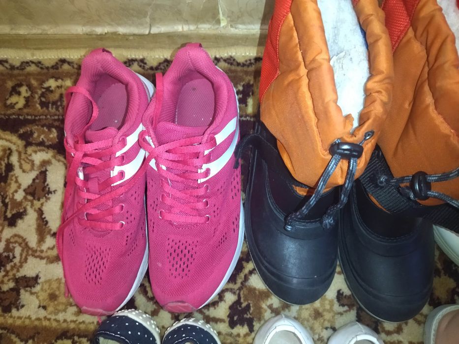 Віддам взуття на дівчинку