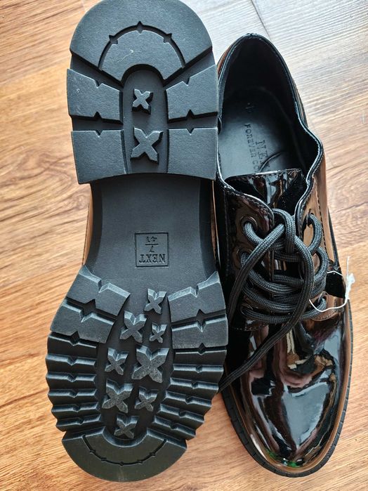 Lakierowane lordsy loafersy Next 41