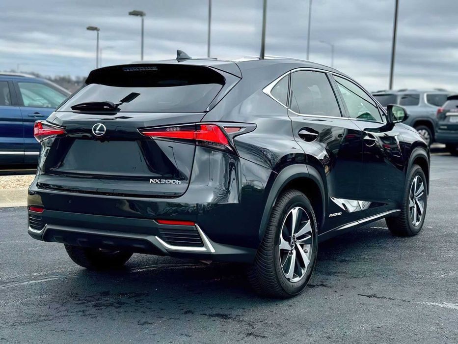 Lexus NX 300h      2021