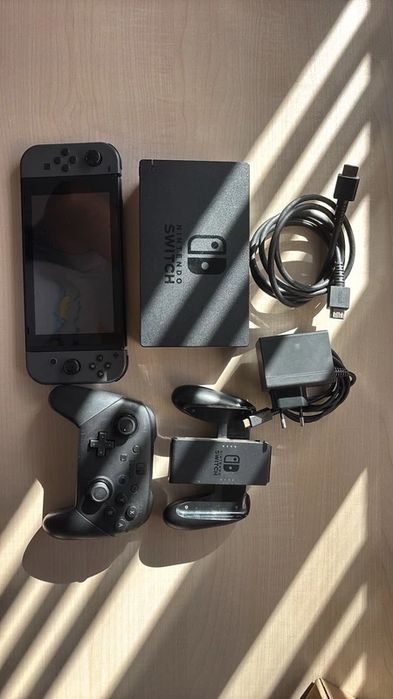 Nintendo Switch com Comando Pro e 4 Jogos
