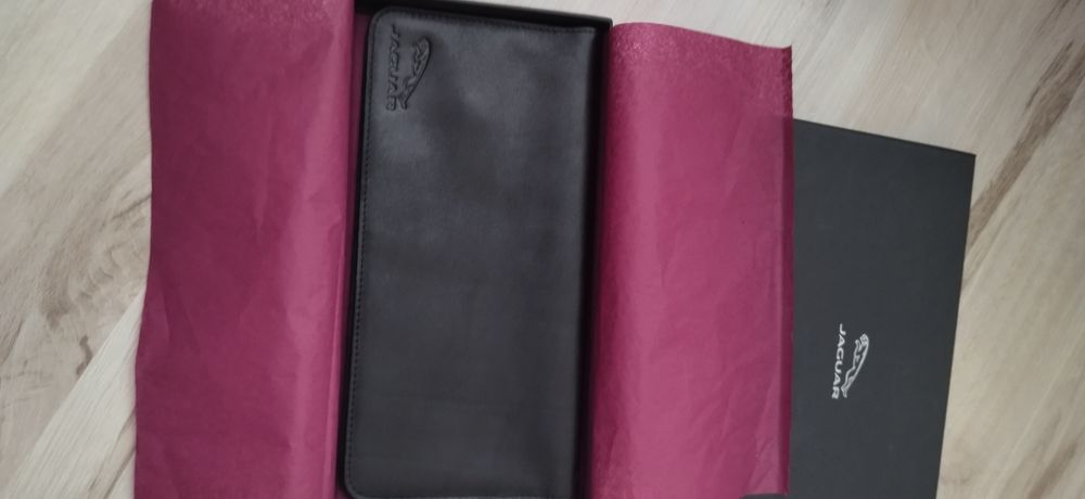 Продам новую кожаную визитницу