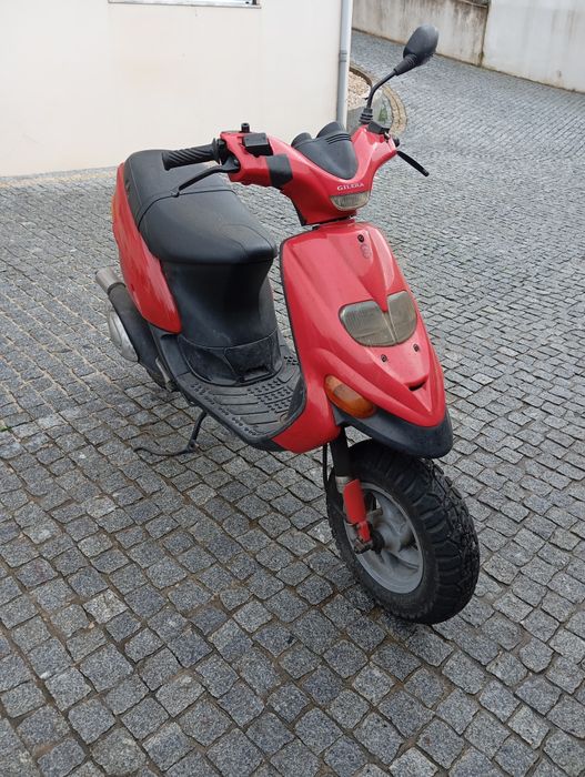 Mota Gilera vermelha