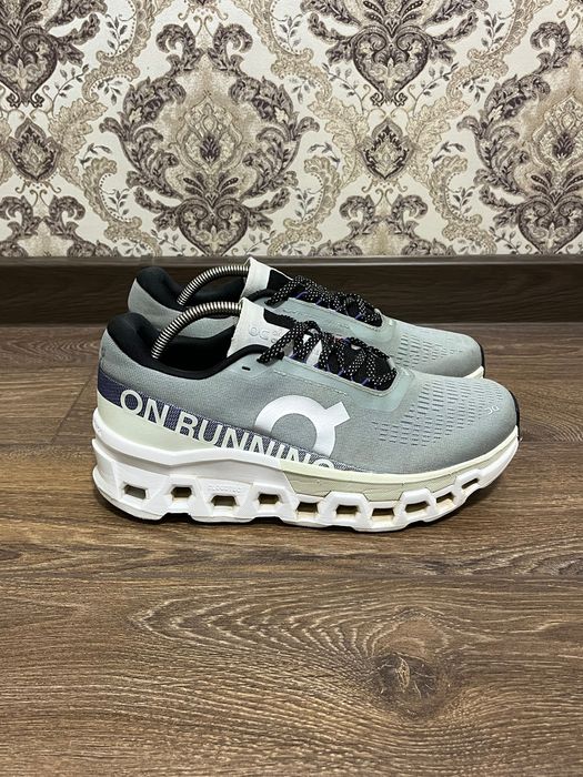 Кроссовки on cloudmonsterразмер 42 27