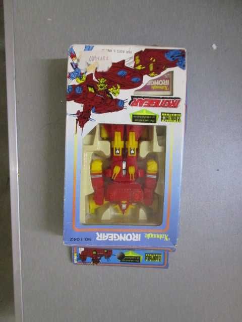 brinquedo antigo na caixa original robot espacial