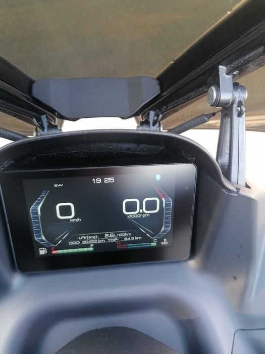 Scooter Zontes 125 M (2023) – Full Extras – Top Case Shad, Quad Lock, Pneus Novos