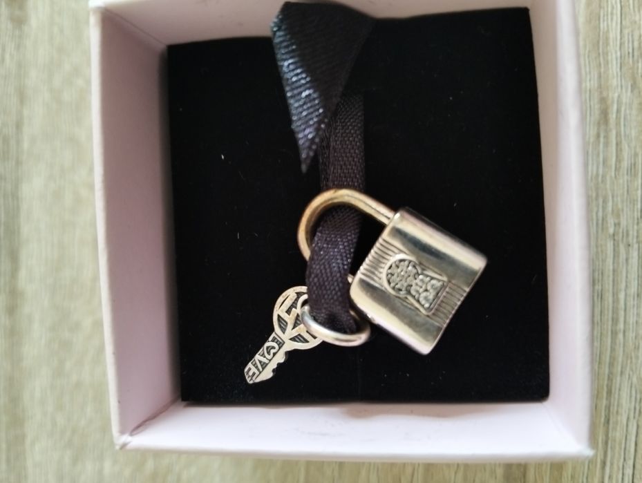 Conta da Pandora (aloquete + chave)